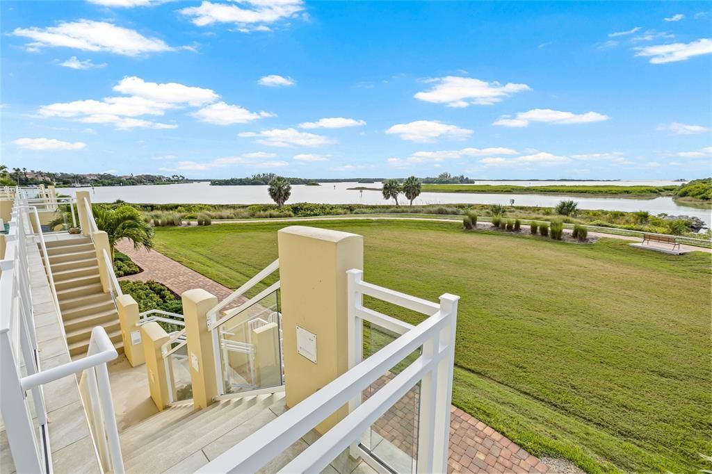 出租: $9,000 (3 贝兹, 3 浴室, 2850 平方英尺)