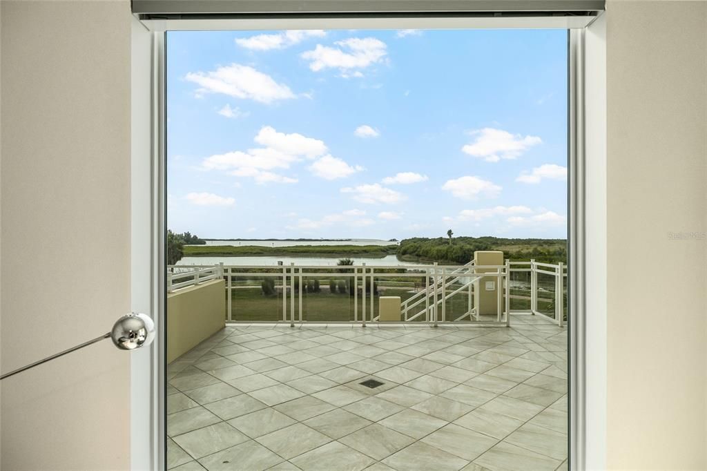 出租: $9,000 (3 贝兹, 3 浴室, 2850 平方英尺)