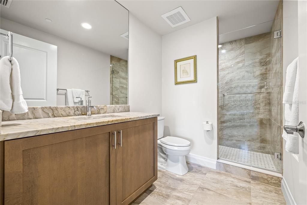 出租: $9,000 (3 贝兹, 3 浴室, 2850 平方英尺)