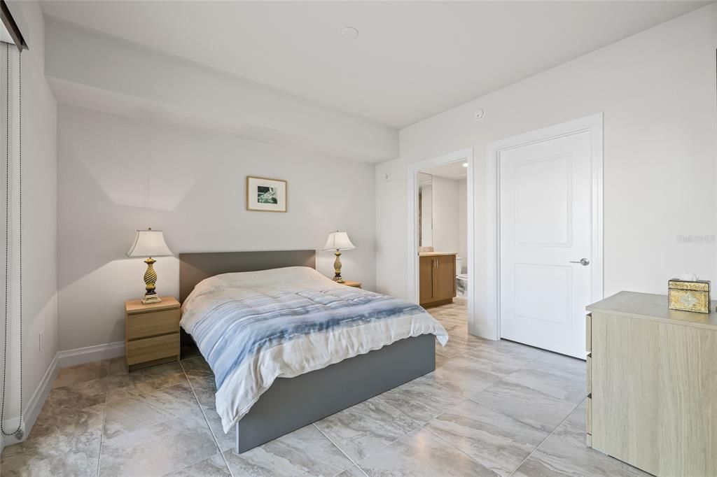 出租: $9,000 (3 贝兹, 3 浴室, 2850 平方英尺)