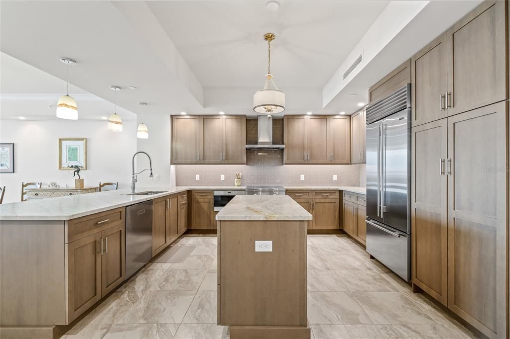 出租: $9,000 (3 贝兹, 3 浴室, 2850 平方英尺)