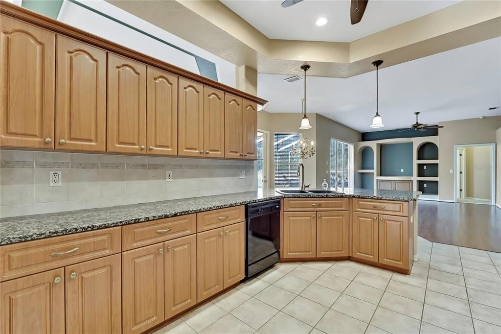 На продажу: $470,000 (4 спален, 3 ванн, 2473 Квадратных фут)