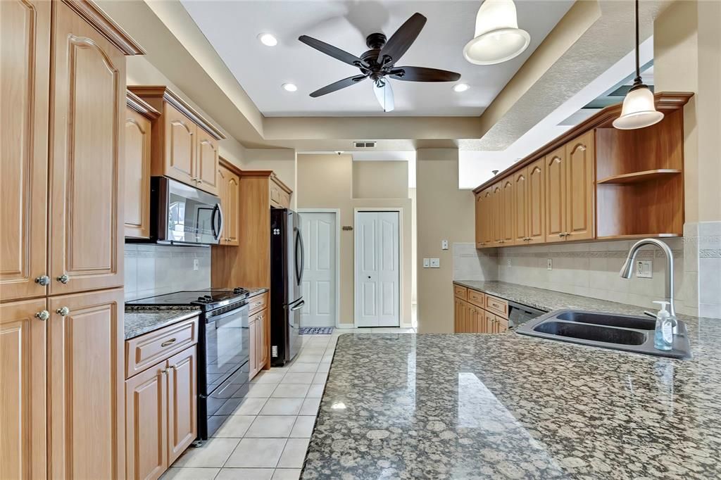 На продажу: $470,000 (4 спален, 3 ванн, 2473 Квадратных фут)