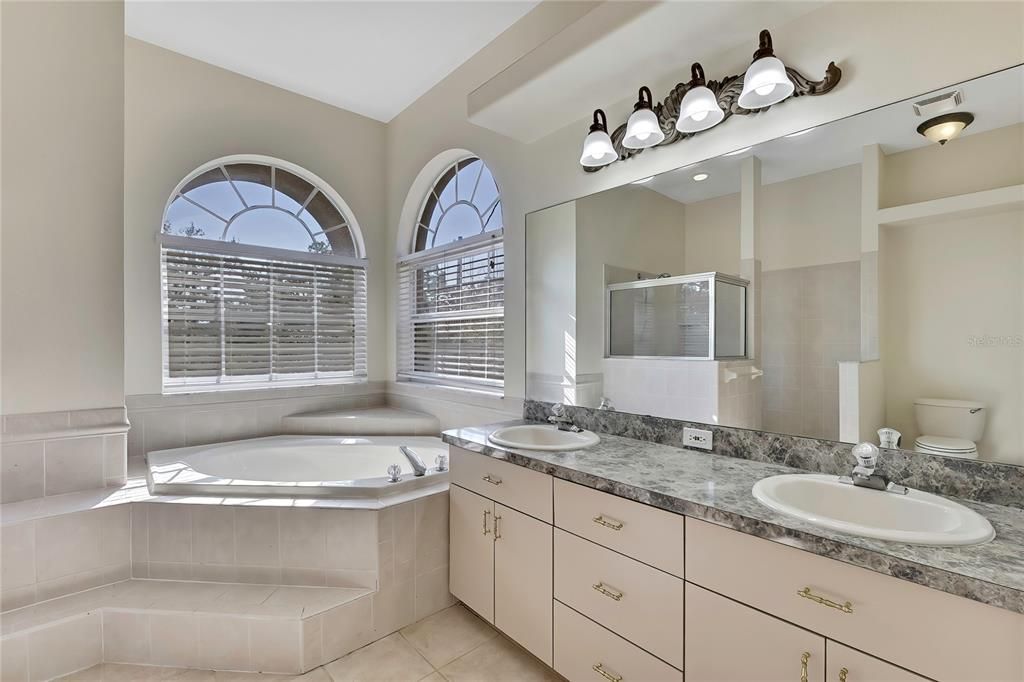 На продажу: $470,000 (4 спален, 3 ванн, 2473 Квадратных фут)