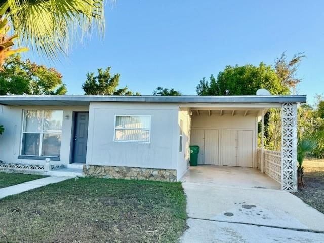 For Sale: $159,900 (3 beds, 1 baths, 1065 Square Feet)