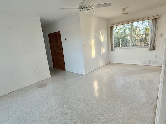 For Sale: $159,900 (3 beds, 1 baths, 1065 Square Feet)