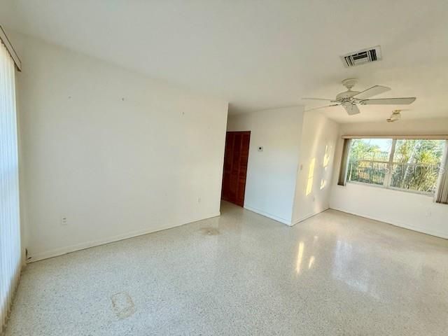 For Sale: $159,900 (3 beds, 1 baths, 1065 Square Feet)