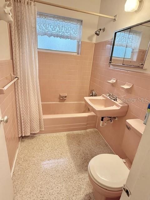 For Sale: $159,900 (3 beds, 1 baths, 1065 Square Feet)