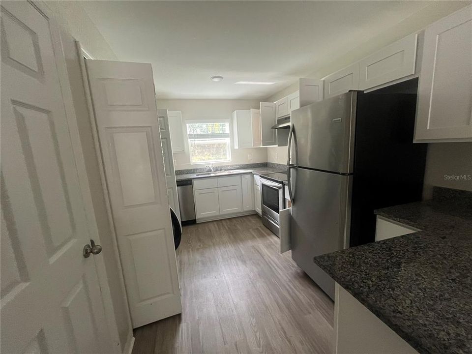 В аренду: $1,400 (2 спален, 2 ванн, 984 Квадратных фут)