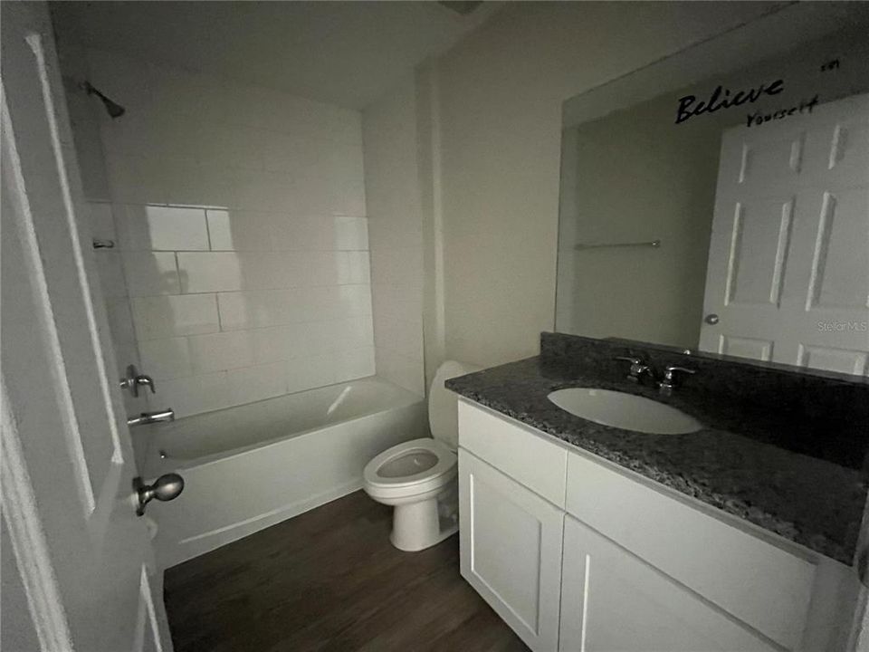 В аренду: $1,400 (2 спален, 2 ванн, 984 Квадратных фут)