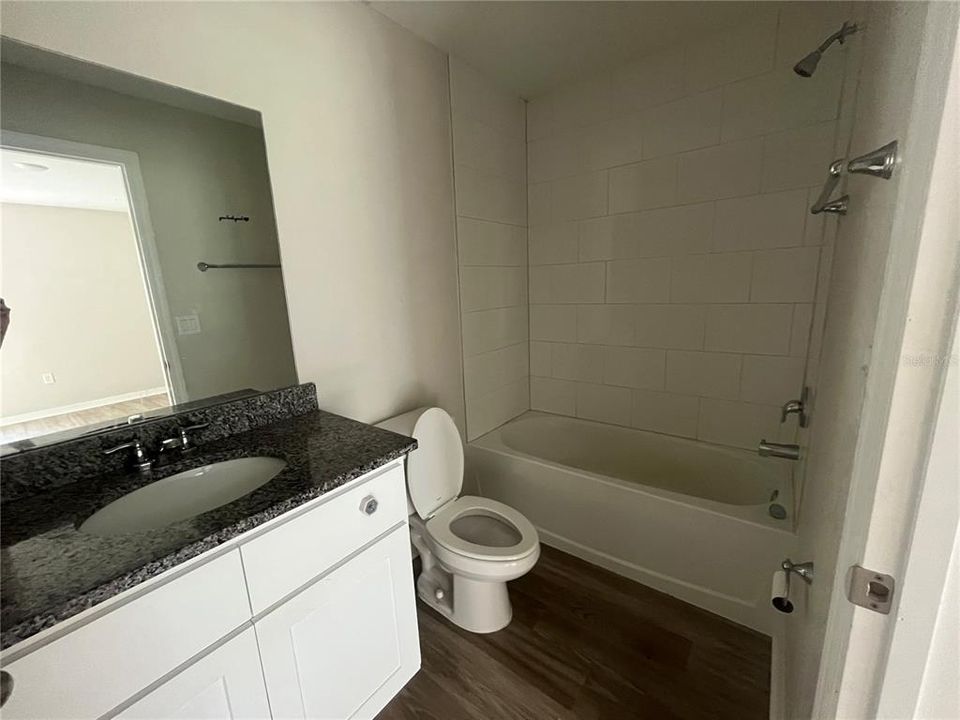 В аренду: $1,400 (2 спален, 2 ванн, 984 Квадратных фут)