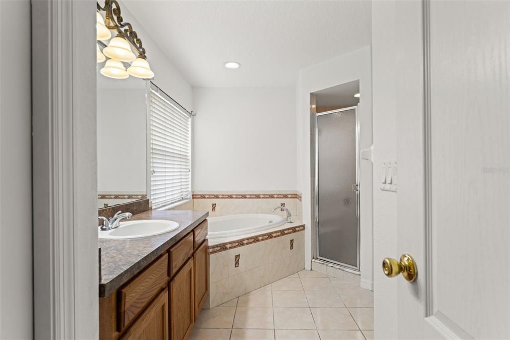 For Sale: $319,900 (3 beds, 2 baths, 1482 Square Feet)