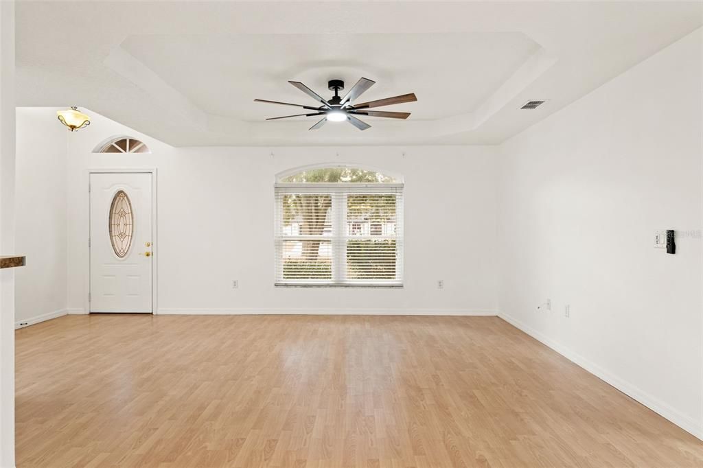 For Sale: $319,900 (3 beds, 2 baths, 1482 Square Feet)