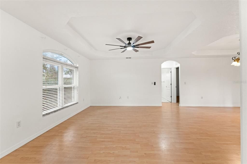 For Sale: $319,900 (3 beds, 2 baths, 1482 Square Feet)