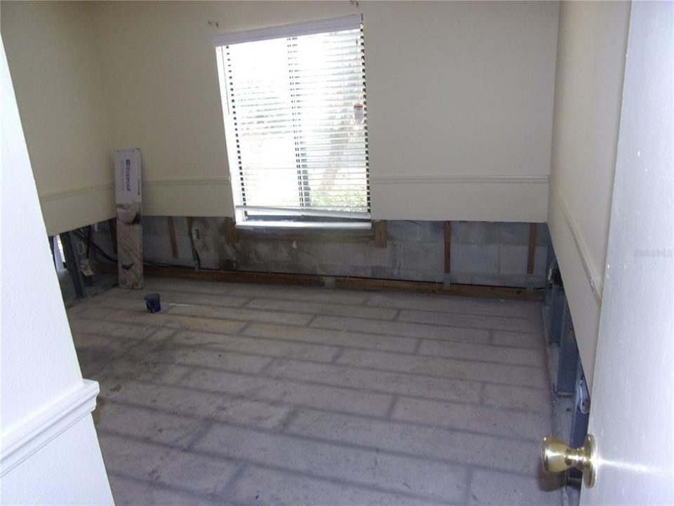 For Sale: $119,995 (2 beds, 2 baths, 979 Square Feet)