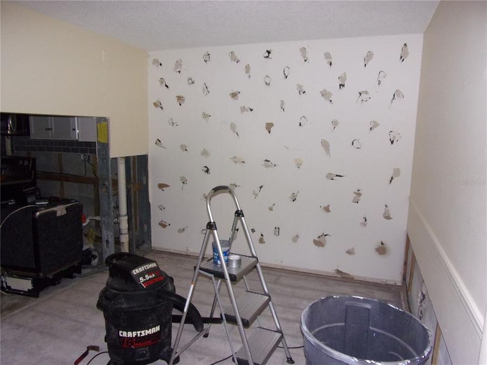 For Sale: $119,995 (2 beds, 2 baths, 979 Square Feet)