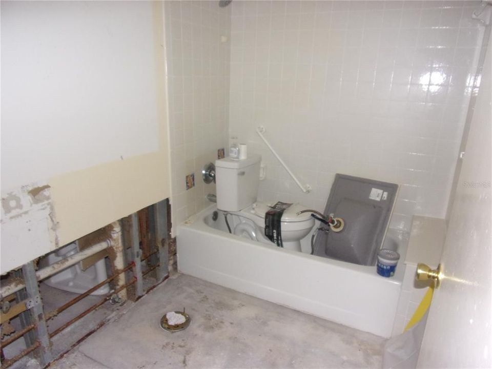 For Sale: $119,995 (2 beds, 2 baths, 979 Square Feet)