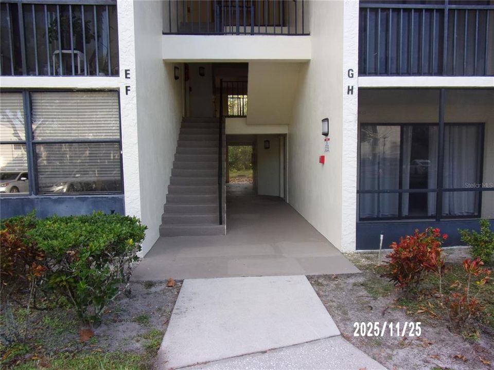 For Sale: $119,995 (2 beds, 2 baths, 979 Square Feet)