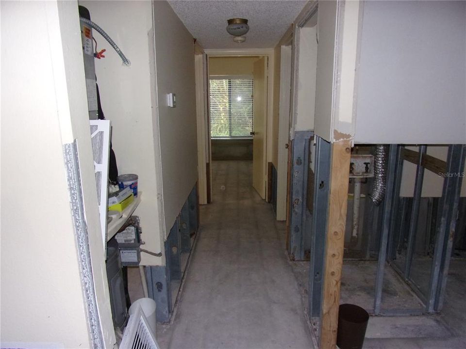 For Sale: $119,995 (2 beds, 2 baths, 979 Square Feet)