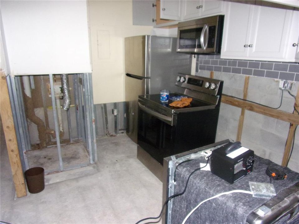 For Sale: $119,995 (2 beds, 2 baths, 979 Square Feet)