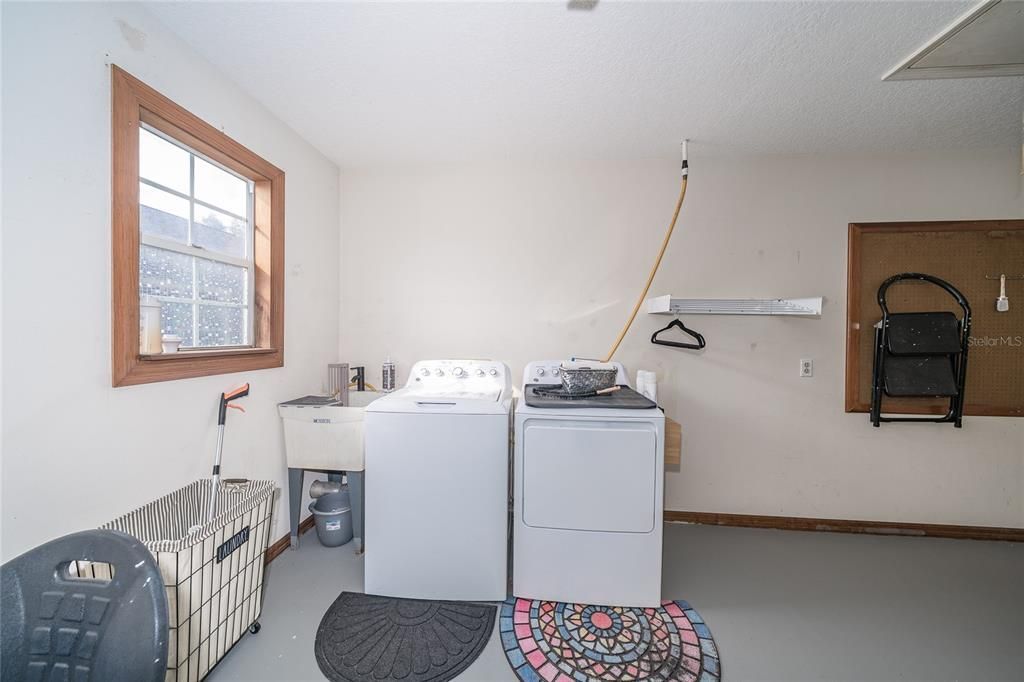 На продажу: $319,000 (2 спален, 2 ванн, 1434 Квадратных фут)