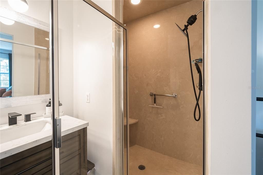 На продажу: $319,000 (2 спален, 2 ванн, 1434 Квадратных фут)