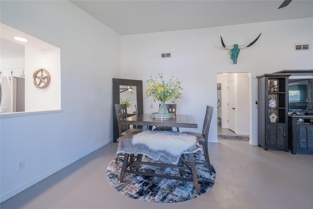 На продажу: $319,000 (2 спален, 2 ванн, 1434 Квадратных фут)