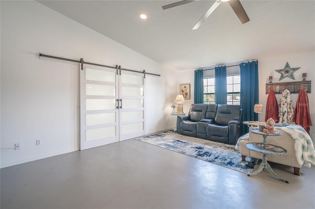 На продажу: $319,000 (2 спален, 2 ванн, 1434 Квадратных фут)