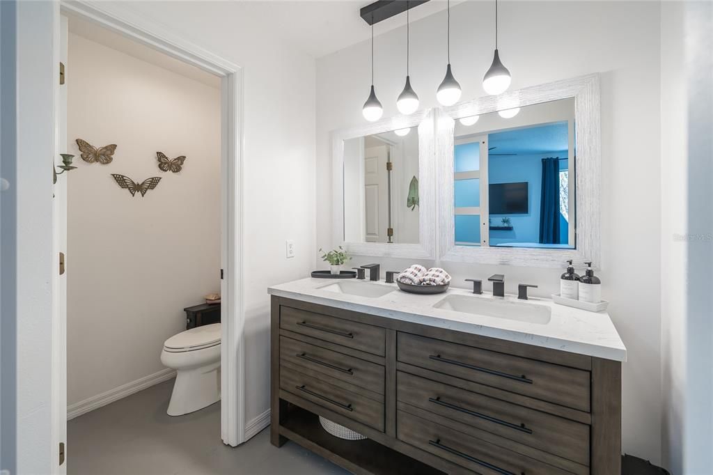 На продажу: $319,000 (2 спален, 2 ванн, 1434 Квадратных фут)