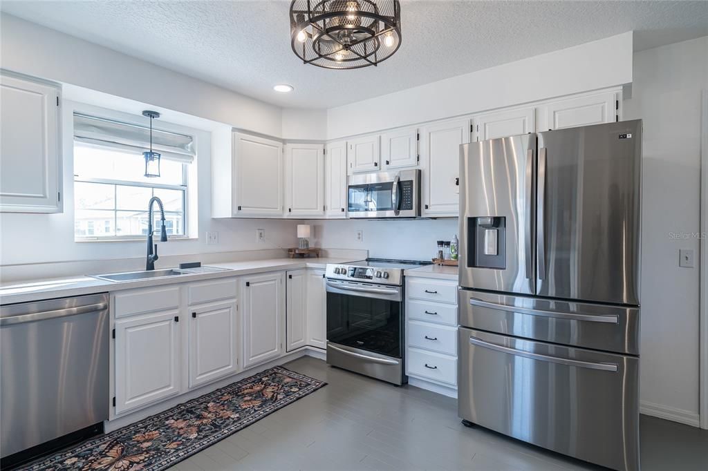 На продажу: $319,000 (2 спален, 2 ванн, 1434 Квадратных фут)