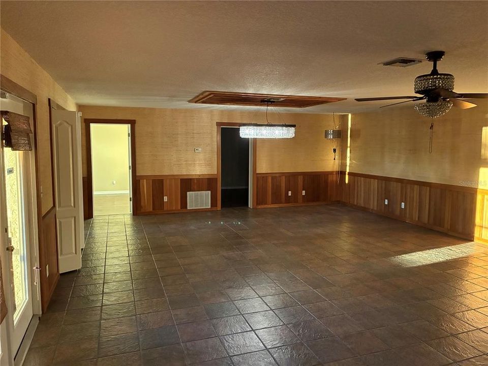 出租: $4,875 (5 贝兹, 4 浴室, 3067 平方英尺)