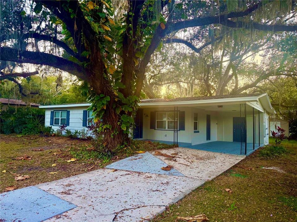 待售: $299,900 (4 贝兹, 1 浴室, 1217 平方英尺)