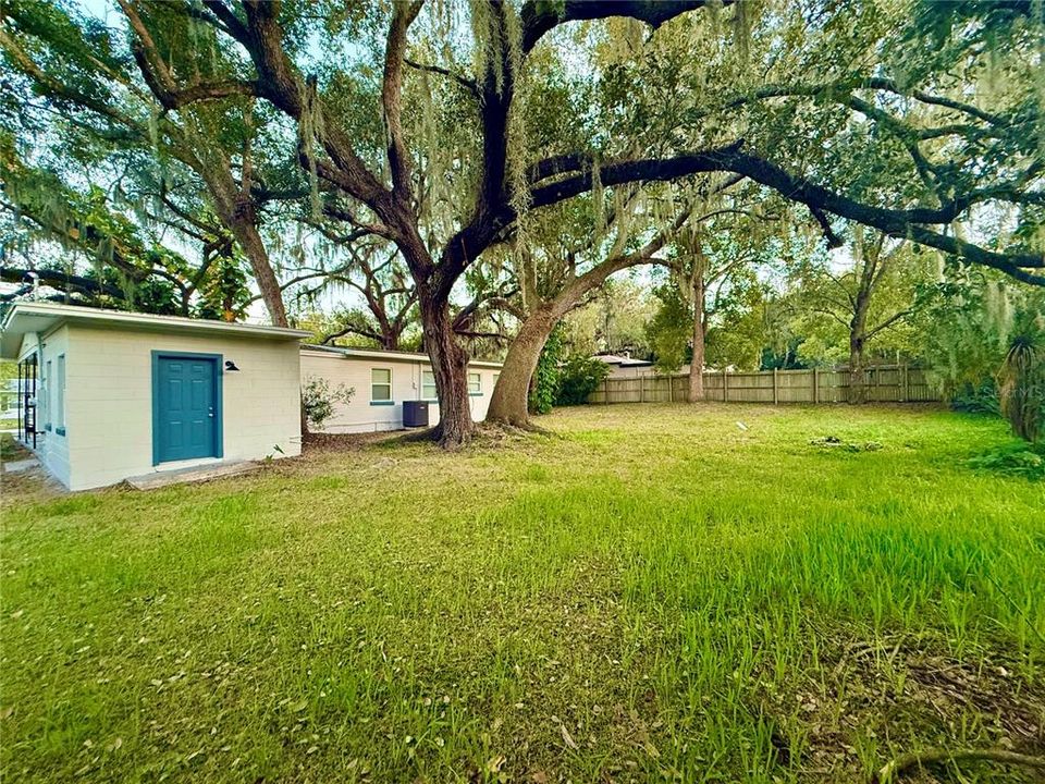 待售: $299,900 (4 贝兹, 1 浴室, 1217 平方英尺)