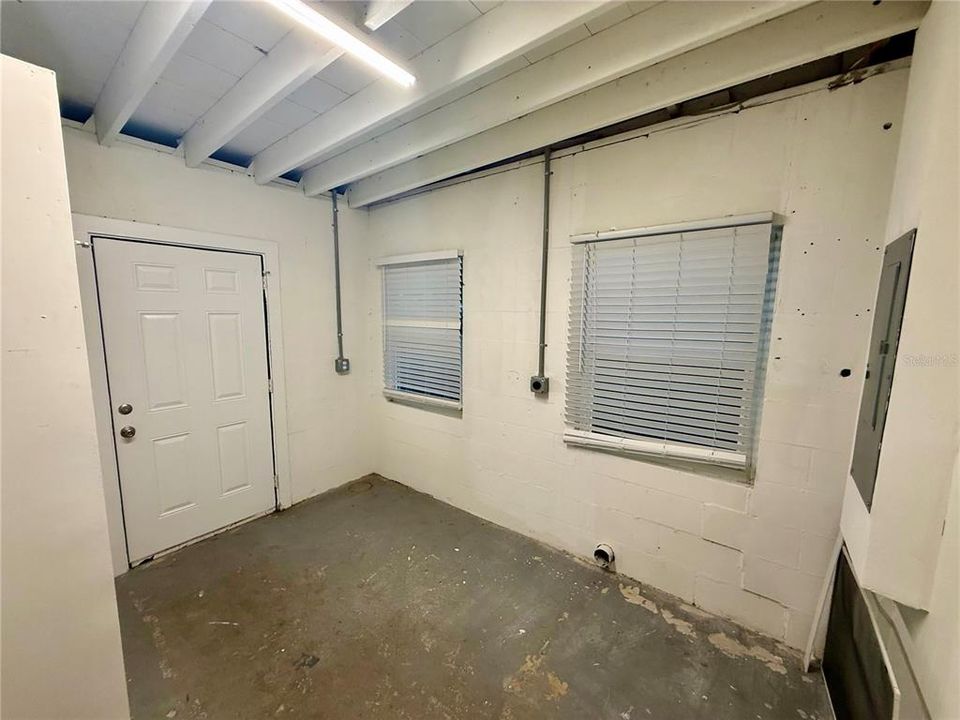 待售: $299,900 (4 贝兹, 1 浴室, 1217 平方英尺)