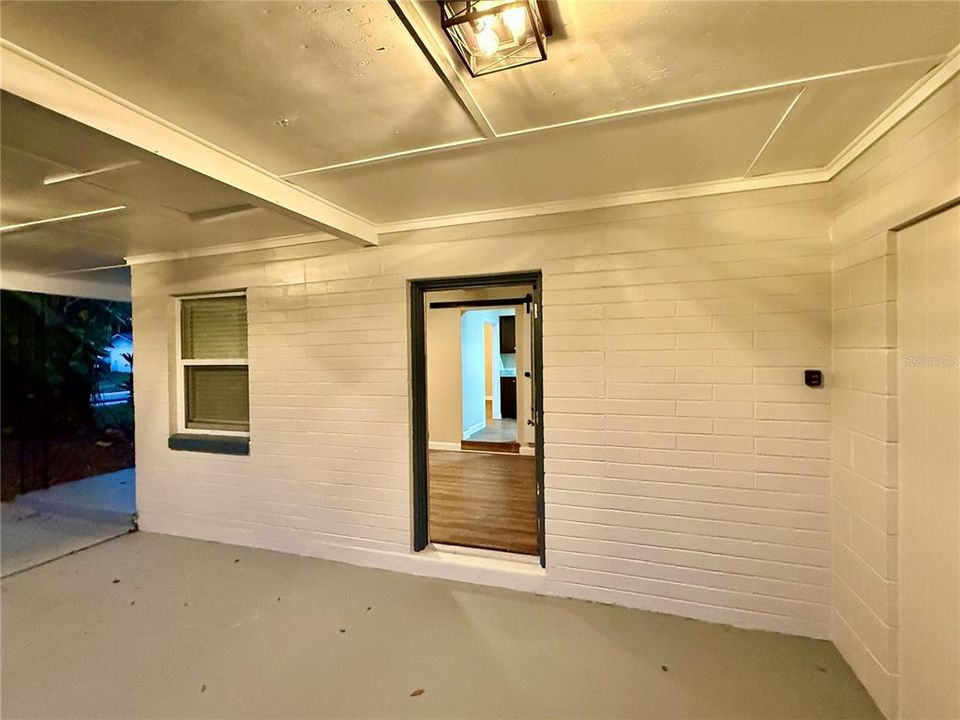 待售: $299,900 (4 贝兹, 1 浴室, 1217 平方英尺)