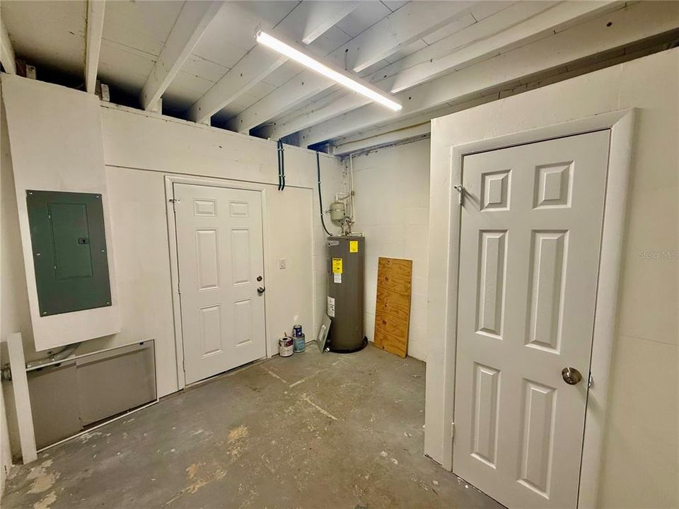 待售: $299,900 (4 贝兹, 1 浴室, 1217 平方英尺)