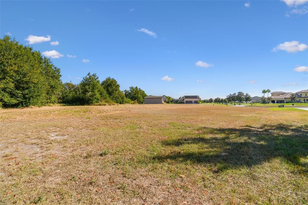 En Venta: $299,999 (0.83 acres)