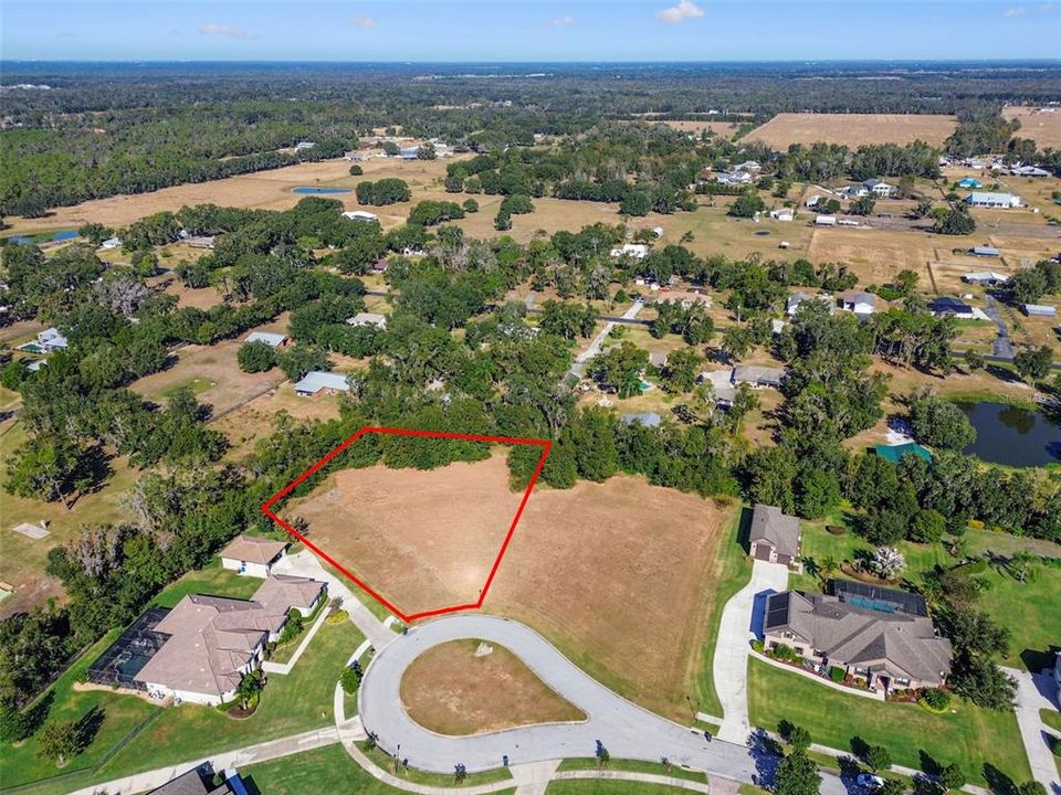 En Venta: $299,999 (0.83 acres)