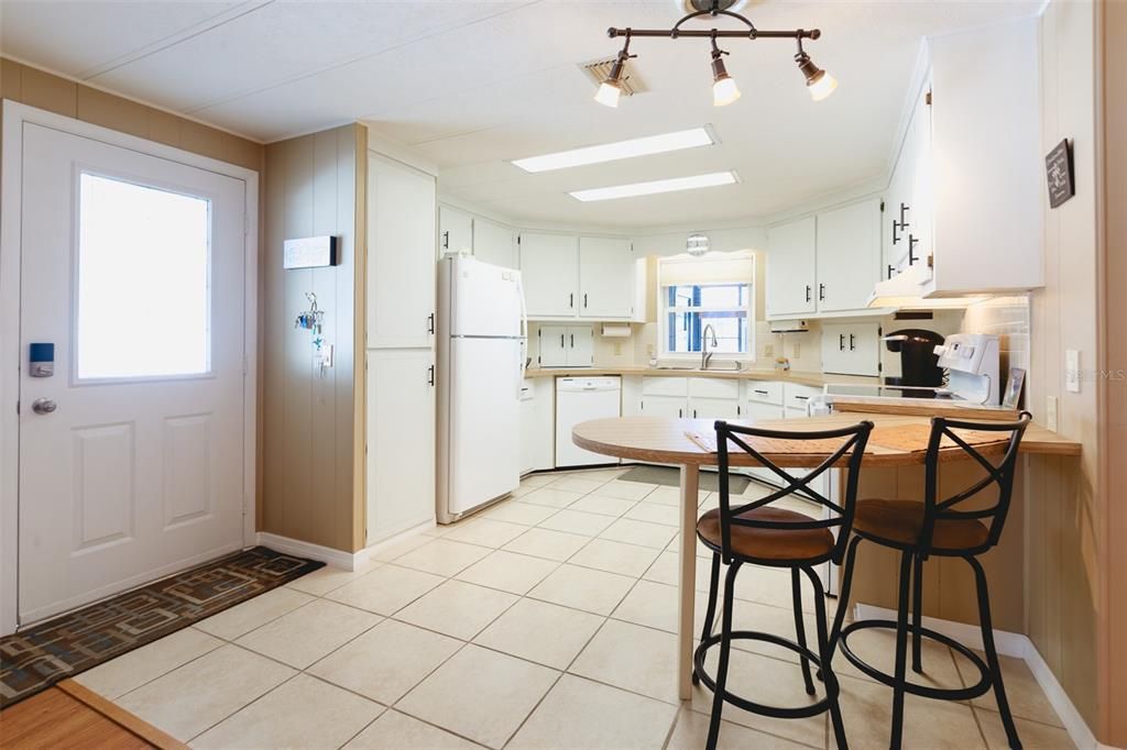 For Sale: $175,000 (2 beds, 2 baths, 1222 Square Feet)