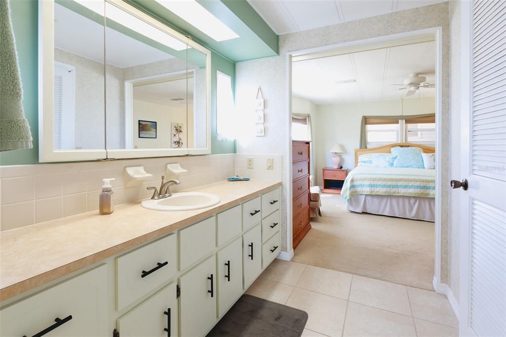 For Sale: $175,000 (2 beds, 2 baths, 1222 Square Feet)