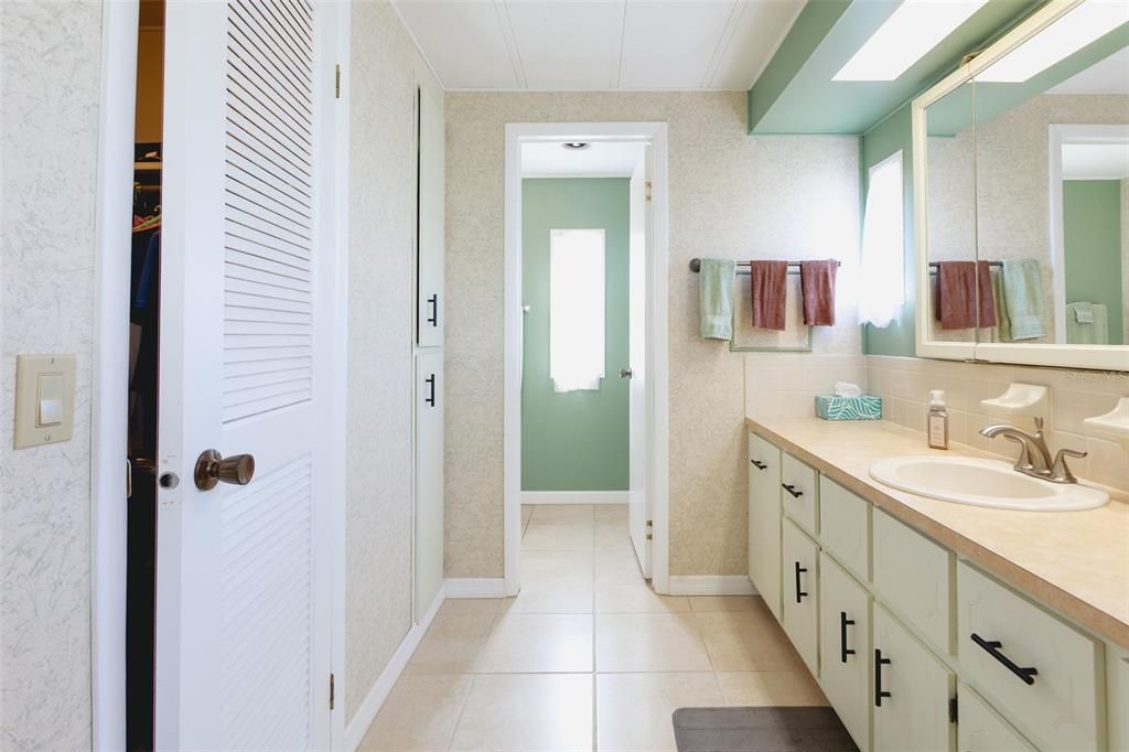 For Sale: $175,000 (2 beds, 2 baths, 1222 Square Feet)