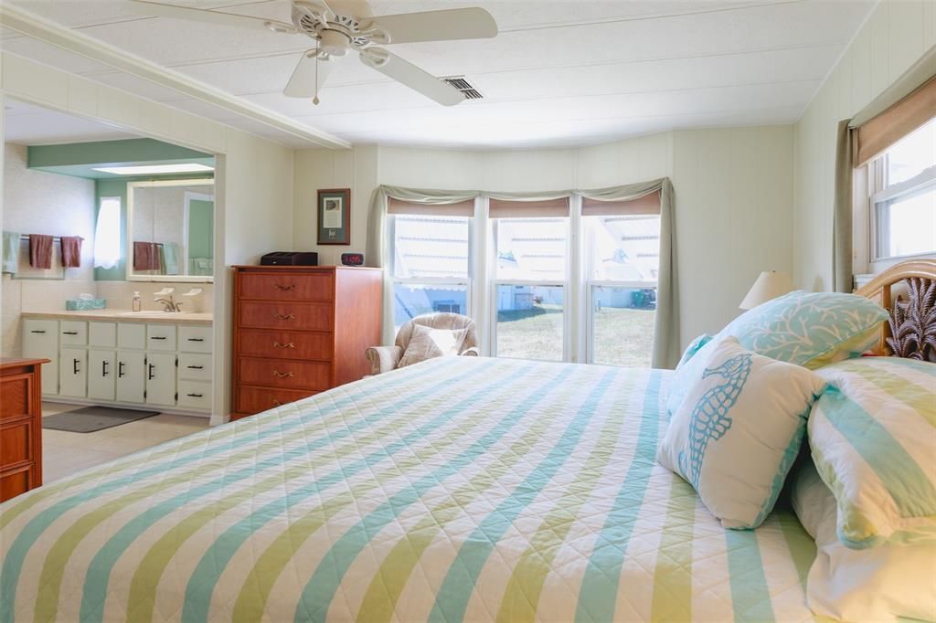 For Sale: $175,000 (2 beds, 2 baths, 1222 Square Feet)