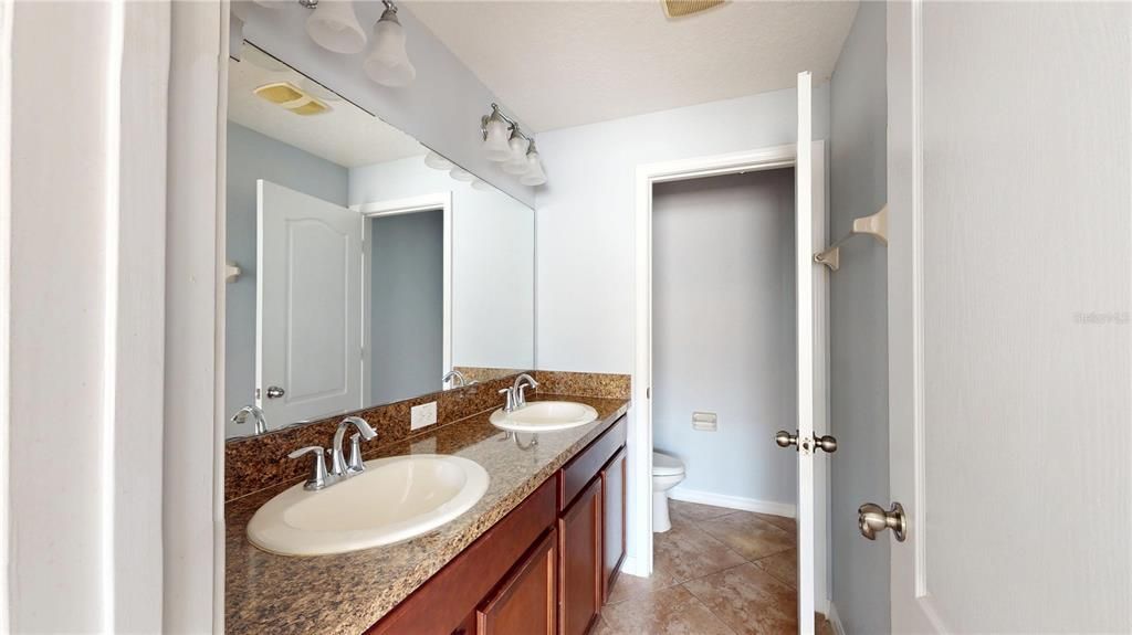 待售: $257,000 (3 贝兹, 2 浴室, 1559 平方英尺)