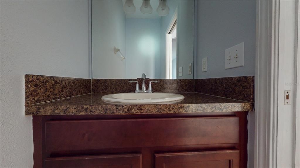 待售: $257,000 (3 贝兹, 2 浴室, 1559 平方英尺)