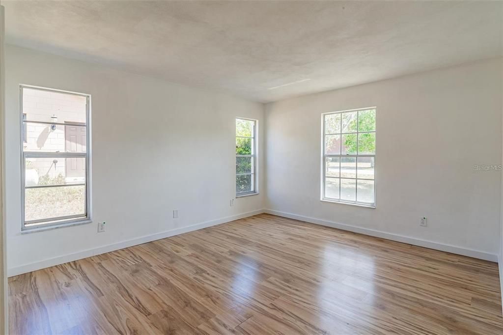 For Sale: $485,000 (4 beds, 2 baths, 1993 Square Feet)