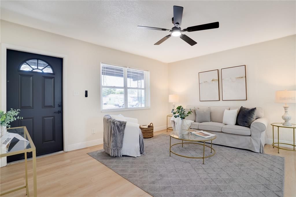 待售: $289,000 (2 贝兹, 1 浴室, 1083 平方英尺)