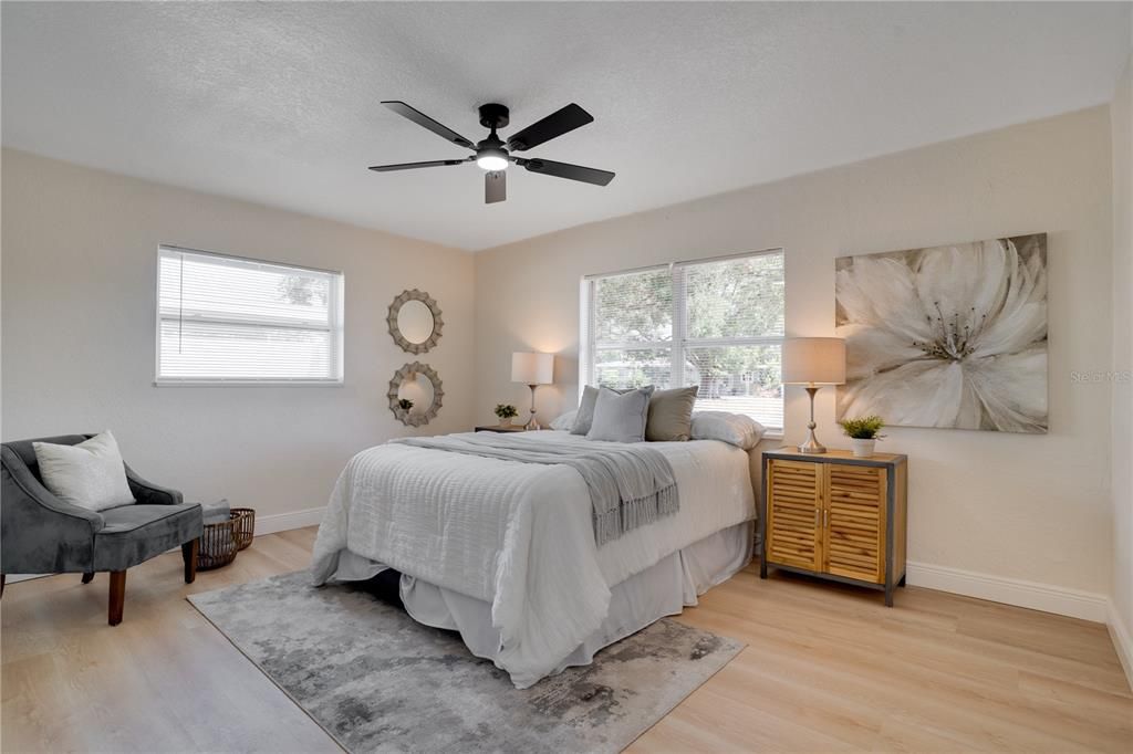 待售: $289,000 (2 贝兹, 1 浴室, 1083 平方英尺)