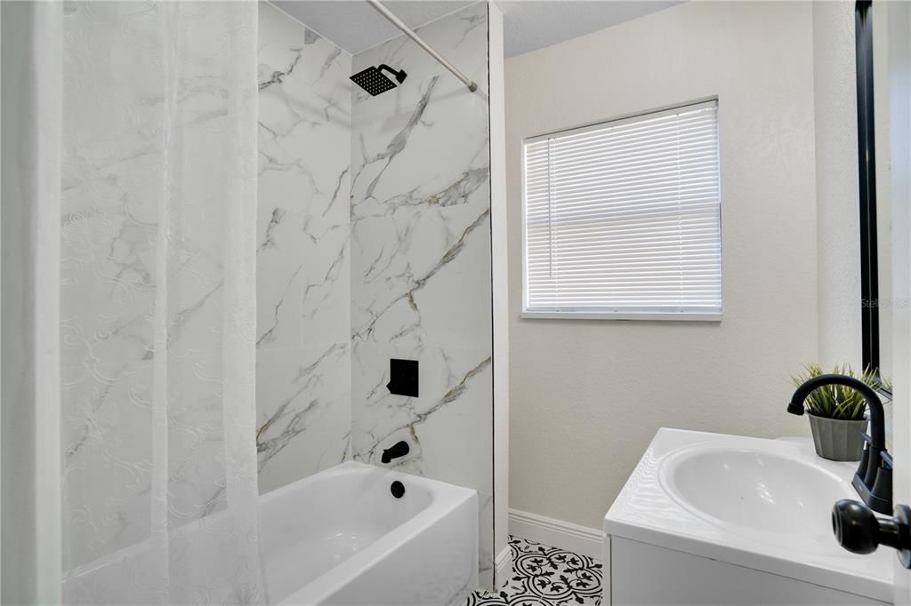 待售: $289,000 (2 贝兹, 1 浴室, 1083 平方英尺)