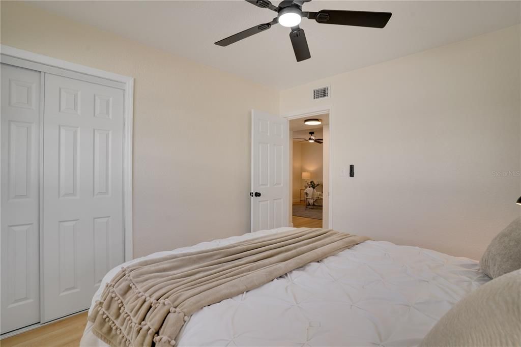 待售: $289,000 (2 贝兹, 1 浴室, 1083 平方英尺)