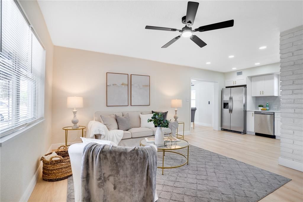 待售: $289,000 (2 贝兹, 1 浴室, 1083 平方英尺)